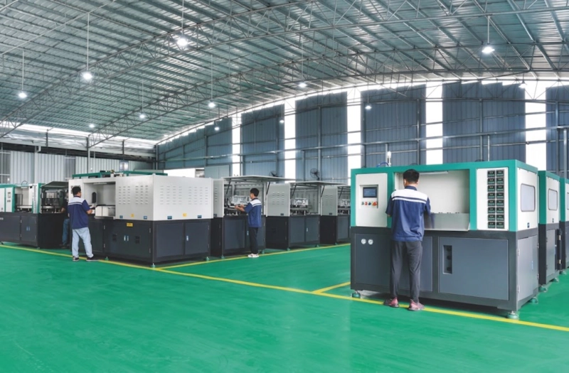 Henggang blow molding machine production workshop — machine manufacturing in progress
